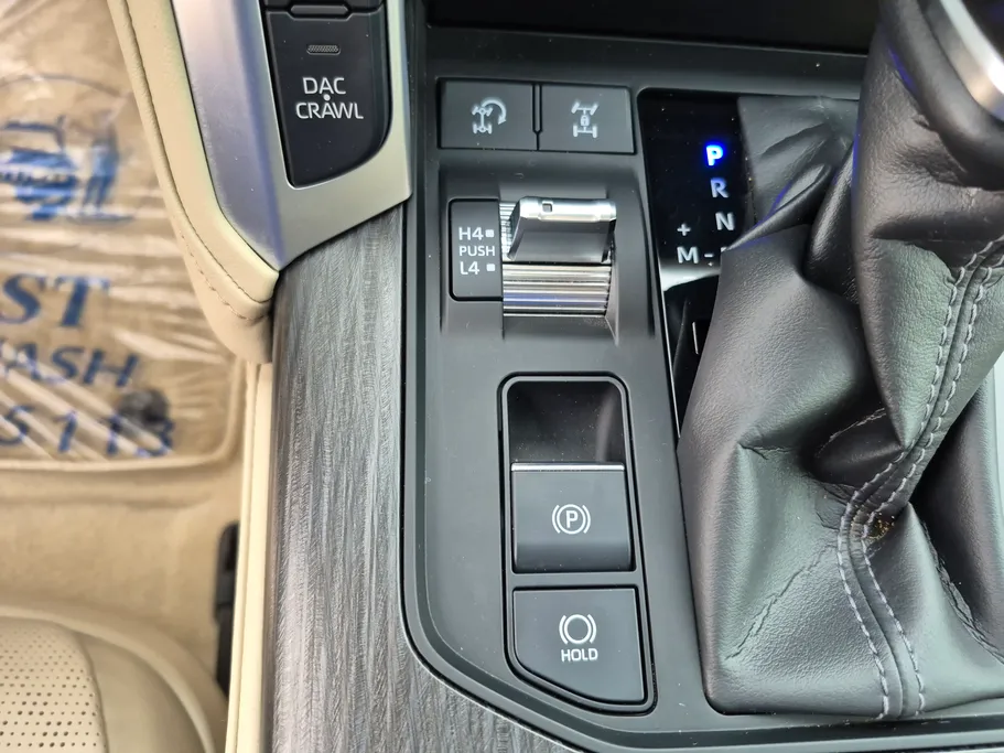 2025 Toyota Land Cruiser VXR 