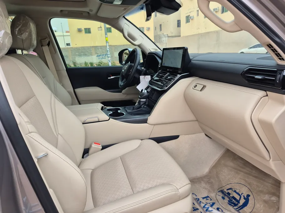 2025 Toyota Land Cruiser VXR 