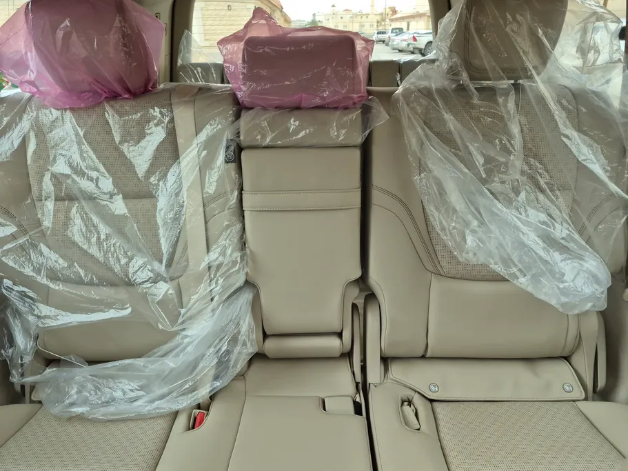 2025 Toyota Land Cruiser VXR 