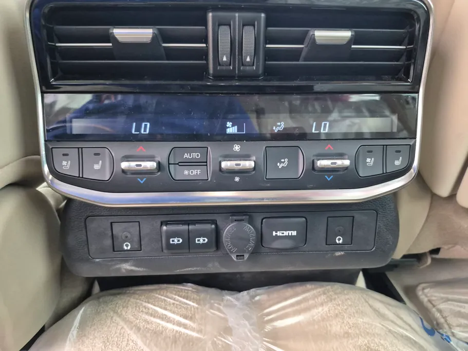 2025 Toyota Land Cruiser VXR 