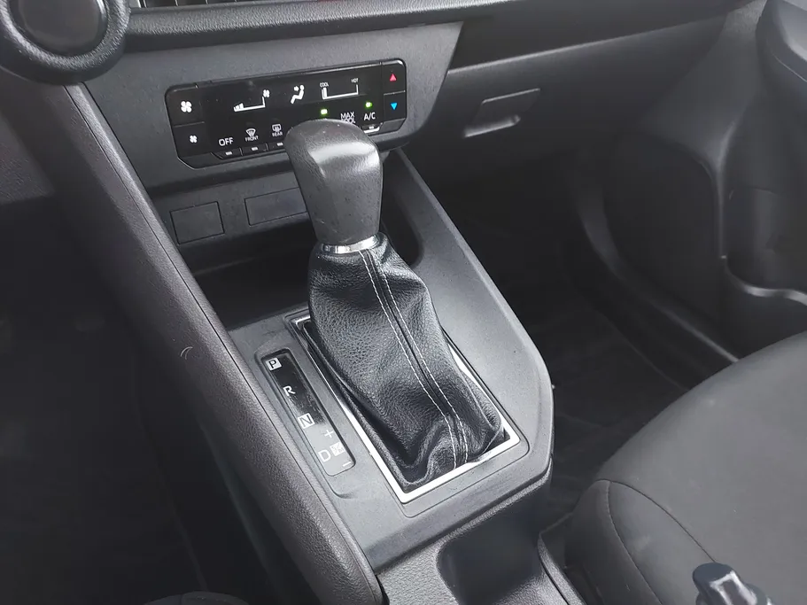 2023 Toyota Yaris  Y 