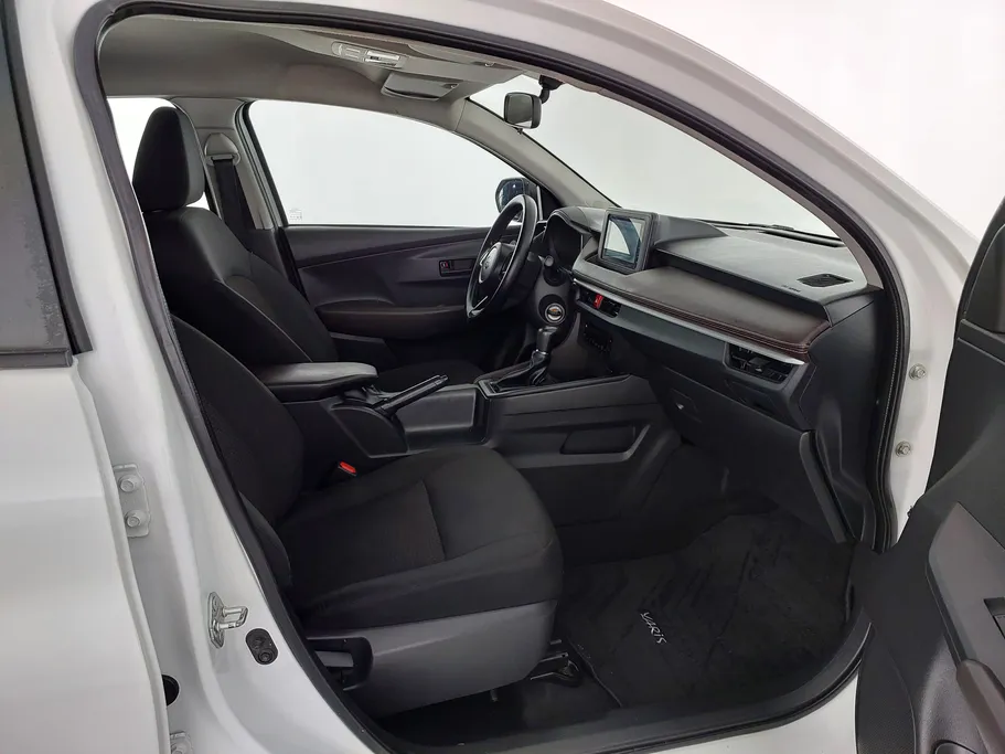 2023 Toyota Yaris  Y 