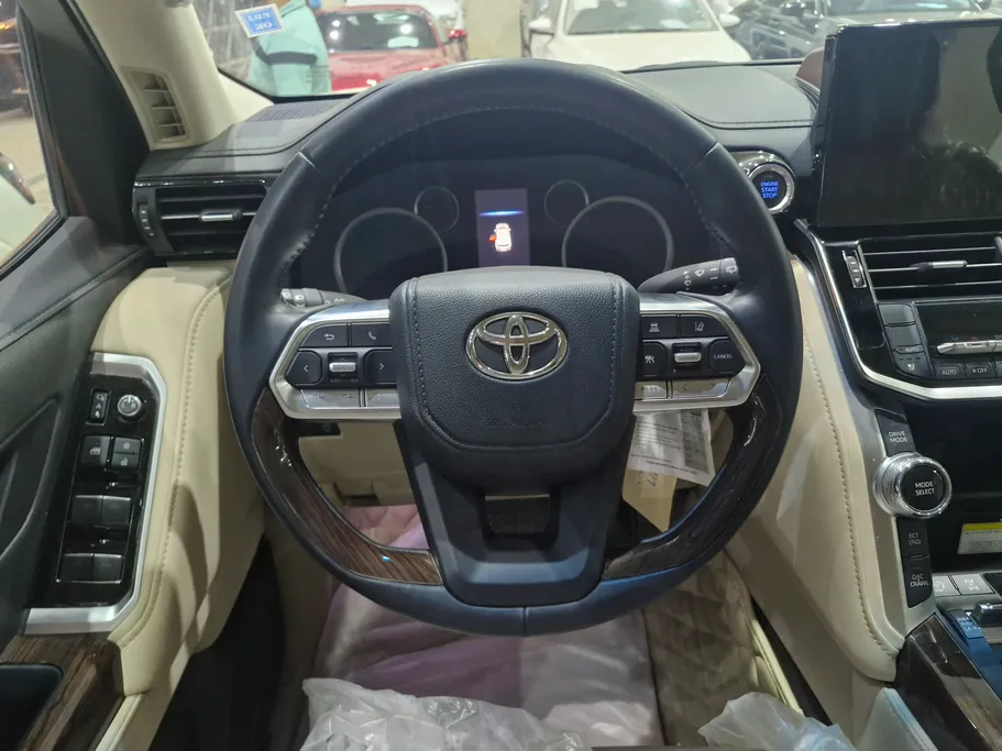 تويوتا لاندكروزر GXR5 2024 