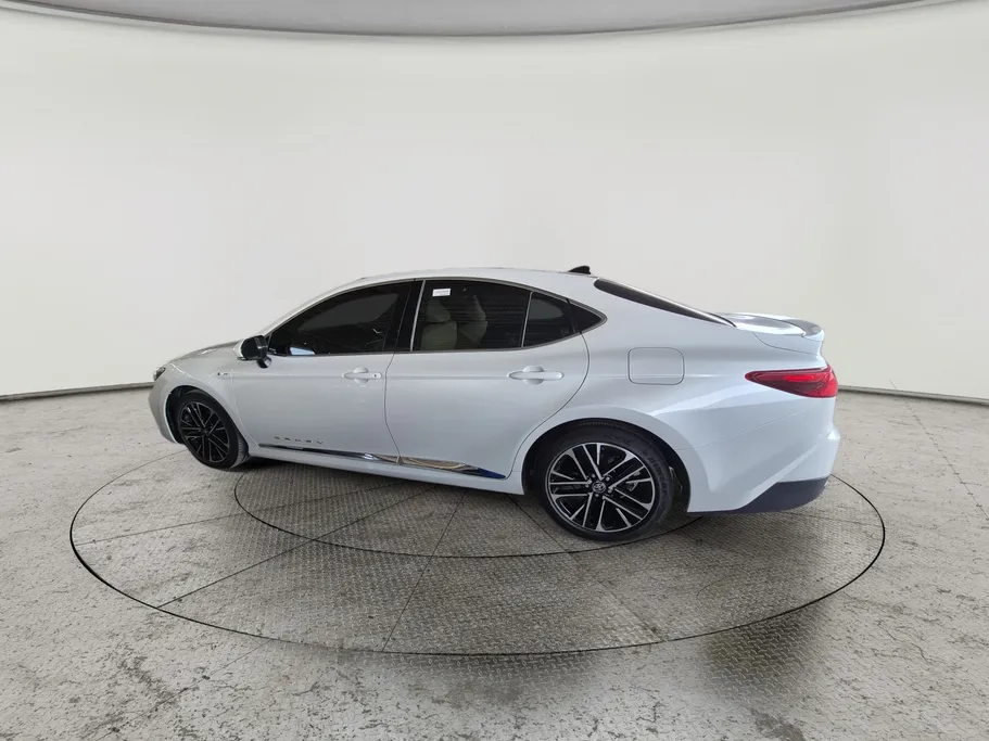 تويوتا كامري LE HEV 2025 