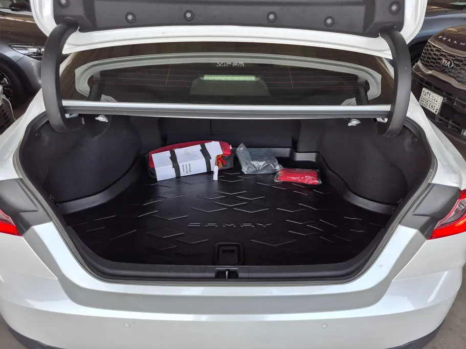 تويوتا كامري LE HEV 2025 