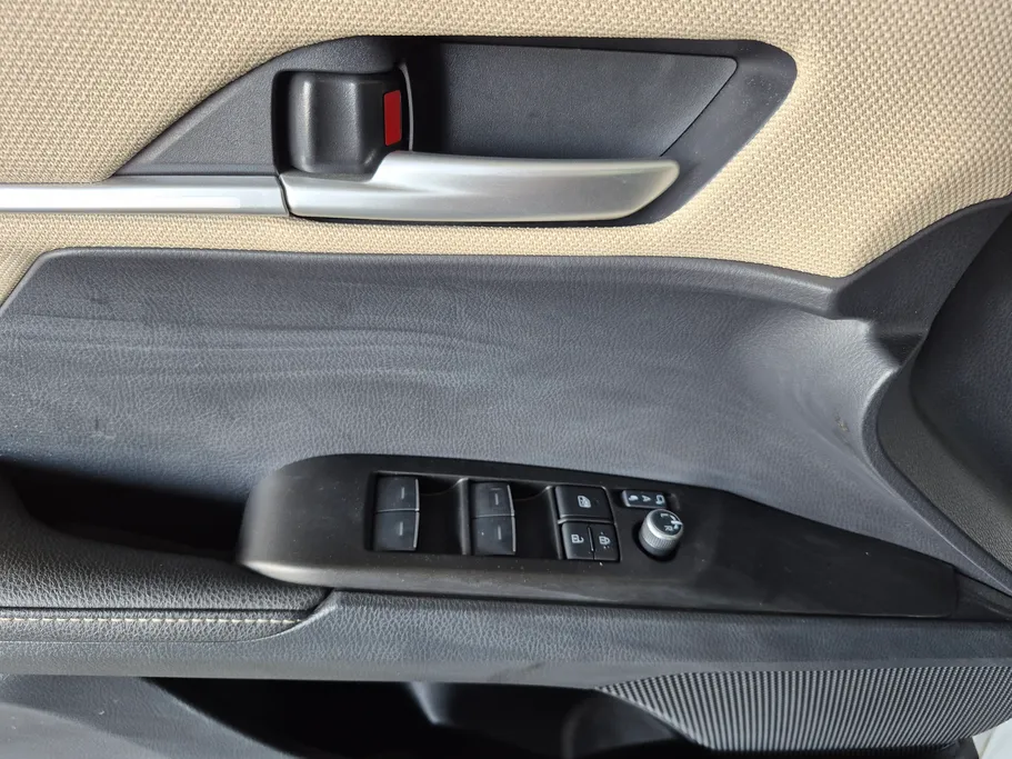 تويوتا كامري LE HEV 2025 