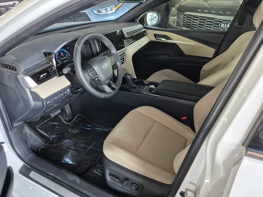 تويوتا كامري LE HEV 2025 