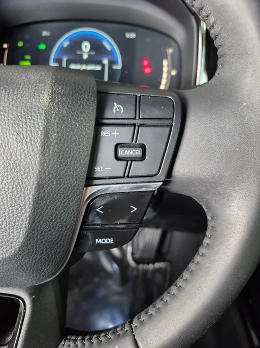 تويوتا كامري LE HEV 2025 