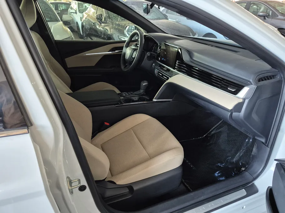 تويوتا كامري LE HEV 2025 