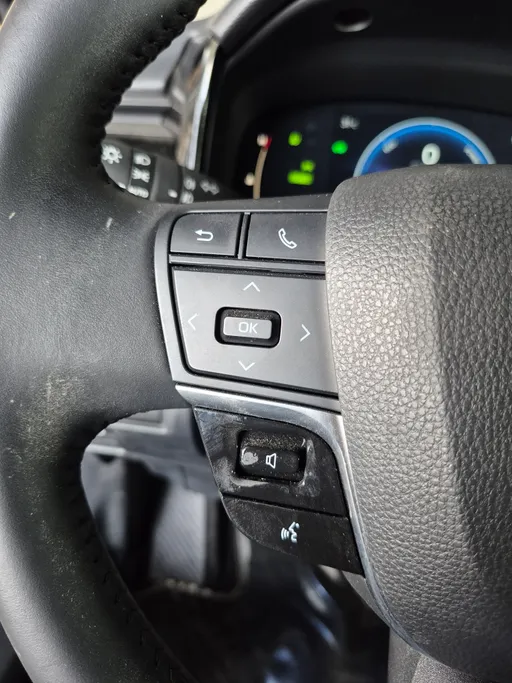 تويوتا كامري LE HEV 2025 