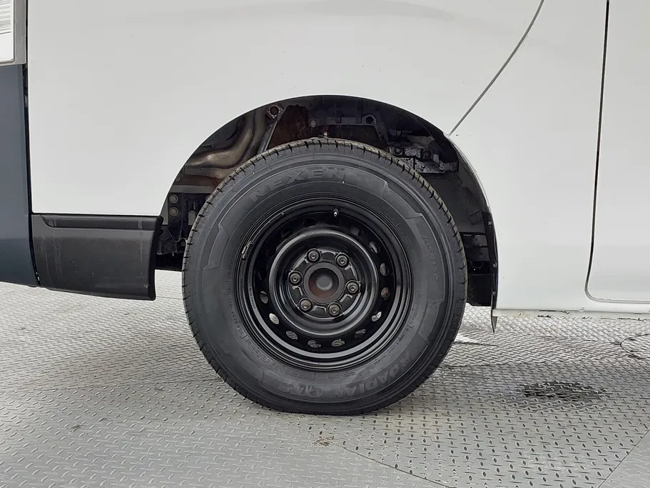 نيسان باص اورفان NV350 2021 