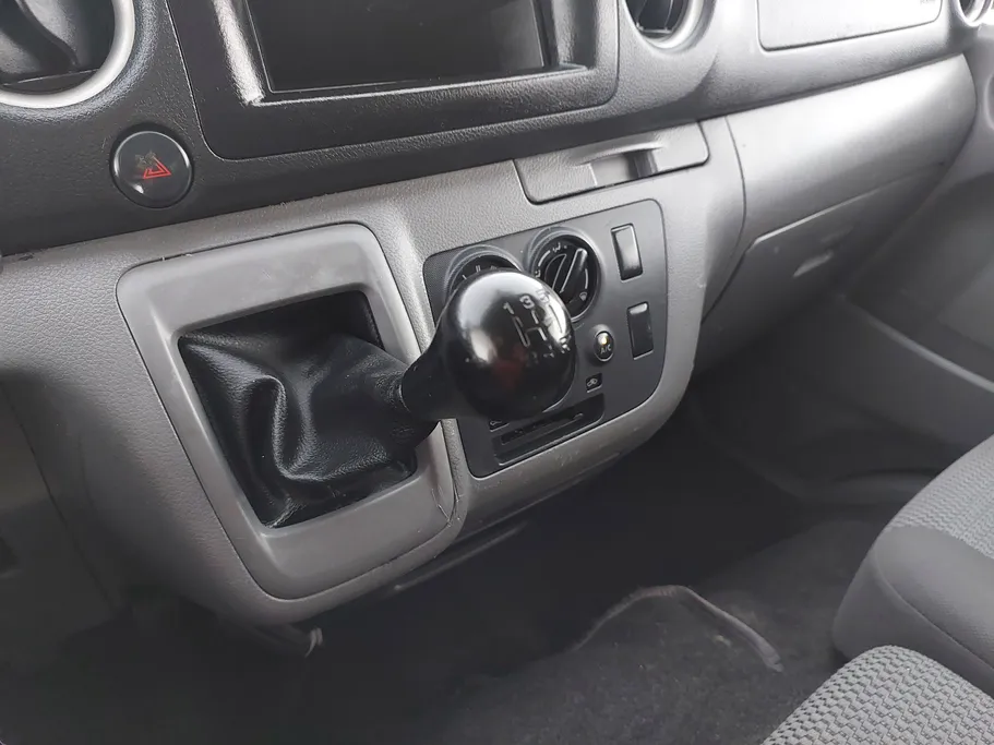 نيسان باص اورفان NV350 2021 