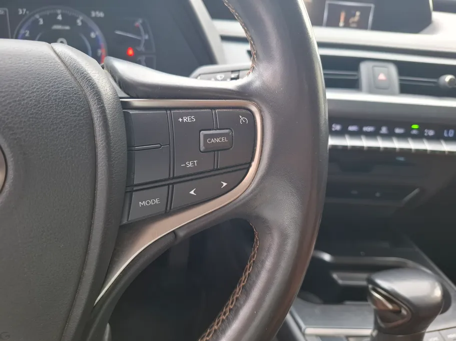 لكزس UX 200 AA Elegant 2021 