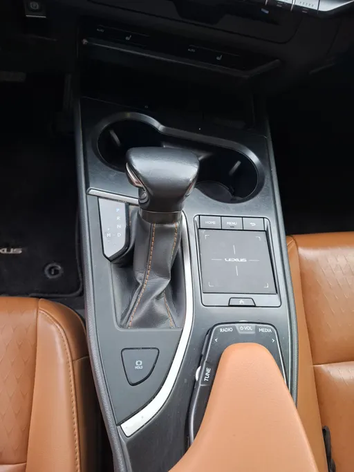 لكزس UX 200 AA Elegant 2021 