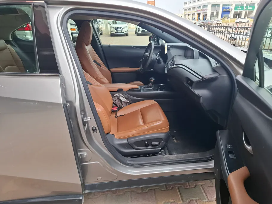 لكزس UX 200 AA Elegant 2021 