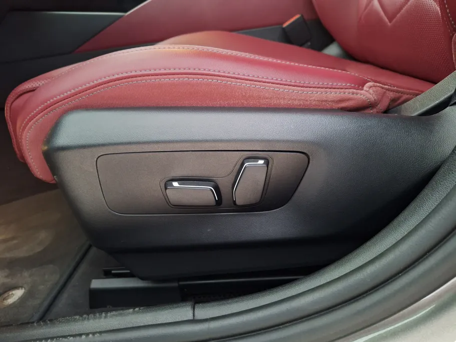 بي ام دبليو الفئة الخامسة 520i 2024 