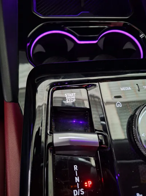 بي ام دبليو الفئة الخامسة 520i 2024 