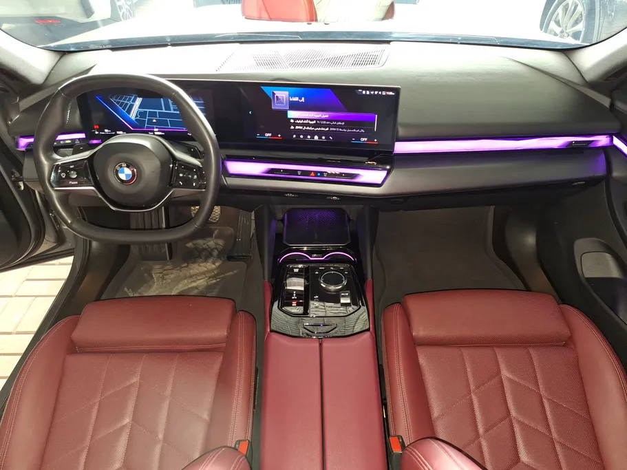 بي ام دبليو الفئة الخامسة 520i 2024 