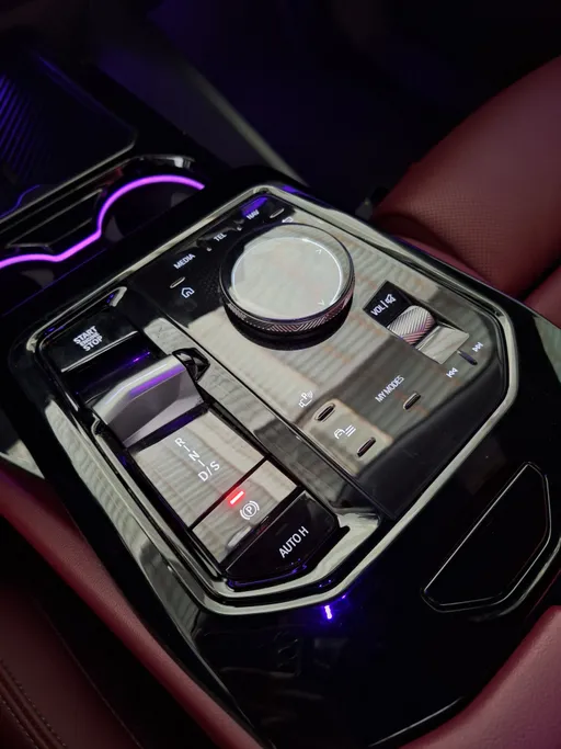 بي ام دبليو الفئة الخامسة 520i 2024 