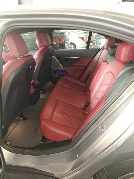 بي ام دبليو الفئة الخامسة 520i 2024 