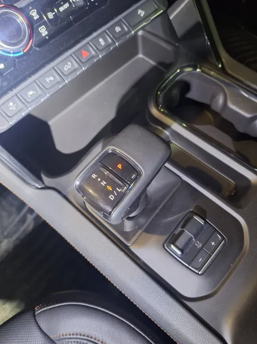 جي إم سي  سييرا AT4 2023 