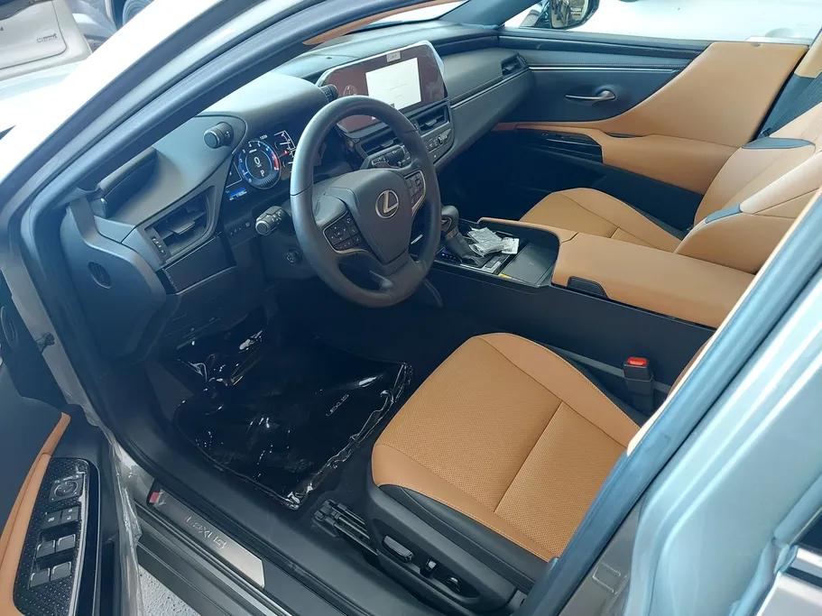 2025 Lexus ES 250 