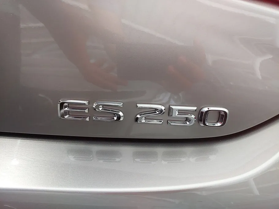 2025 Lexus ES 250 
