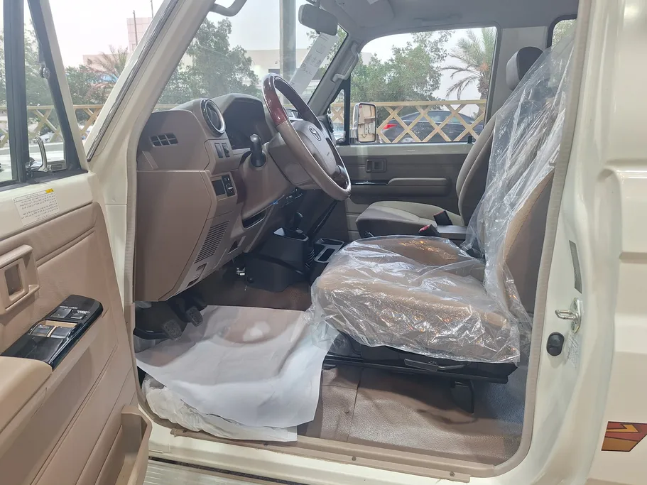 2023 Toyota LAND CRUISER 70 LX 