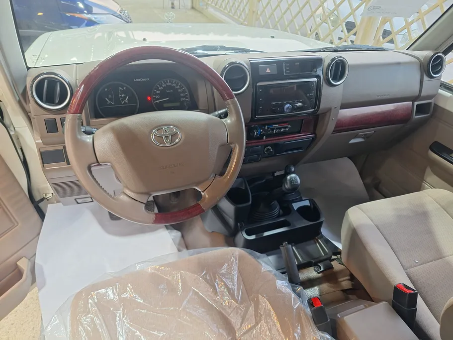 2023 Toyota LAND CRUISER 70 LX 