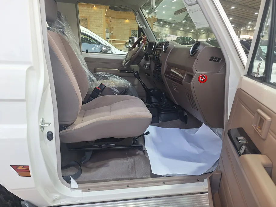 2023 Toyota LAND CRUISER 70 LX 