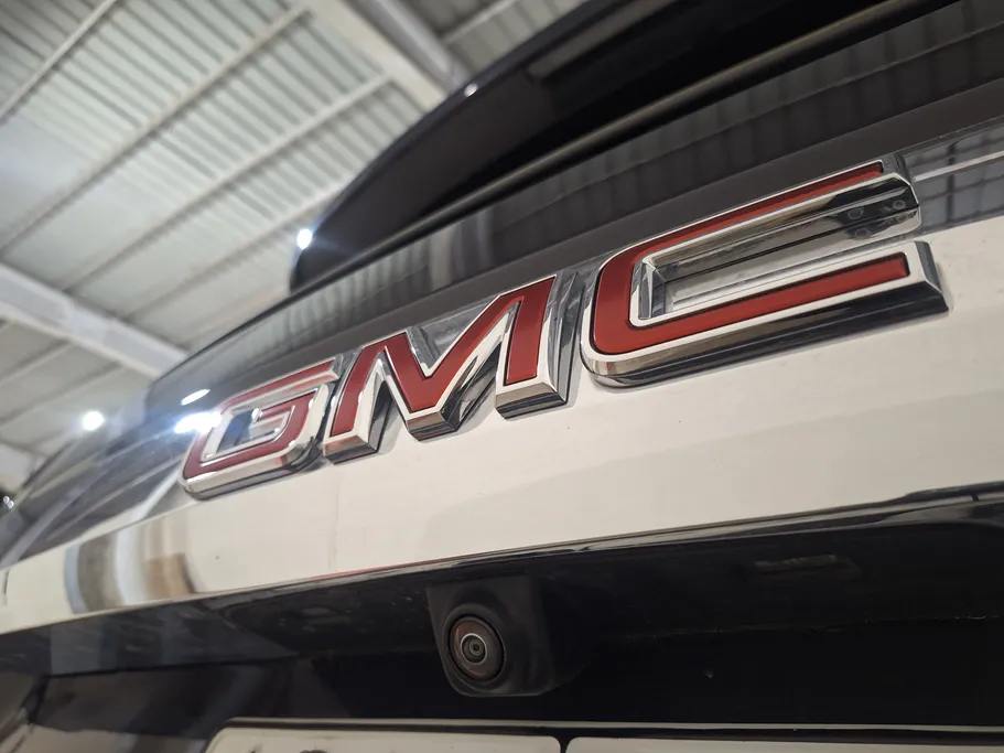 2023 GMC Yukon SLE 