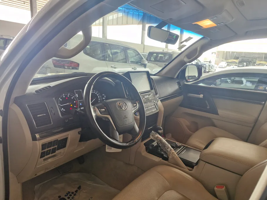 تويوتا لاندكروزر Grand Touring 2021 