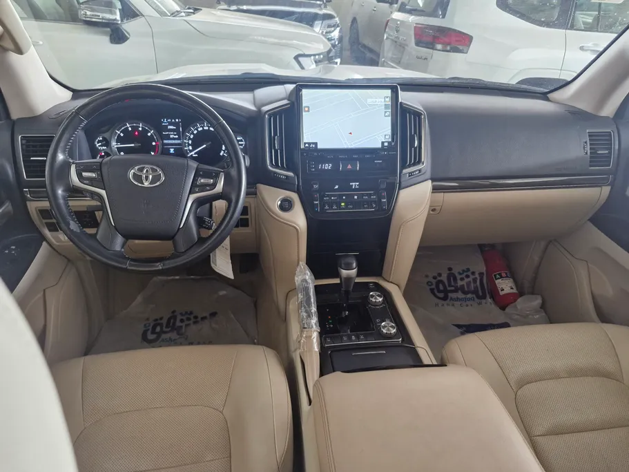 تويوتا لاندكروزر Grand Touring 2021 