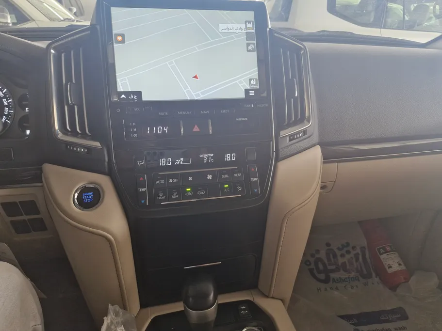 تويوتا لاندكروزر Grand Touring 2021 