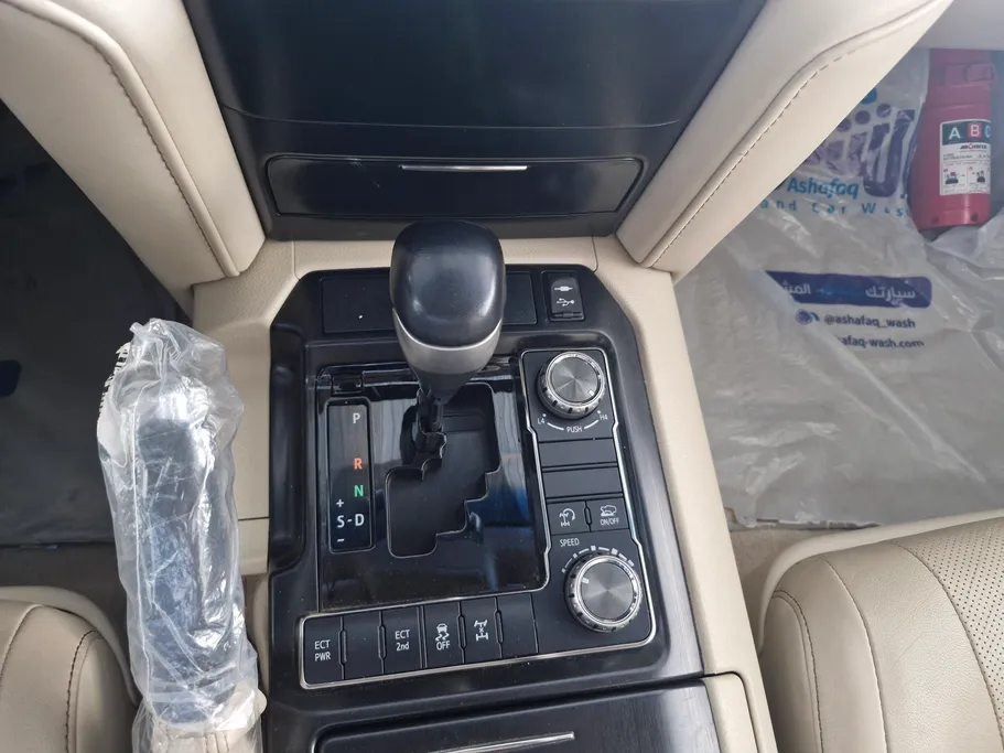 تويوتا لاندكروزر Grand Touring 2021 