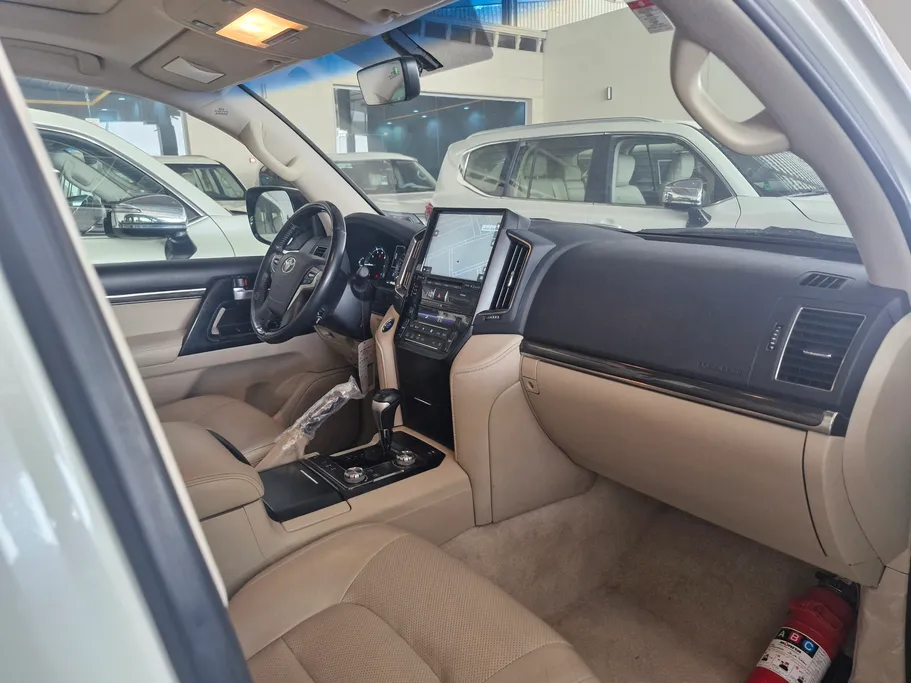 تويوتا لاندكروزر Grand Touring 2021 