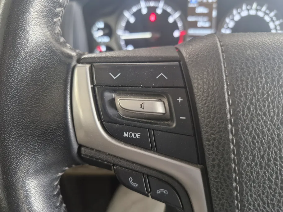 تويوتا لاندكروزر Grand Touring 2021 