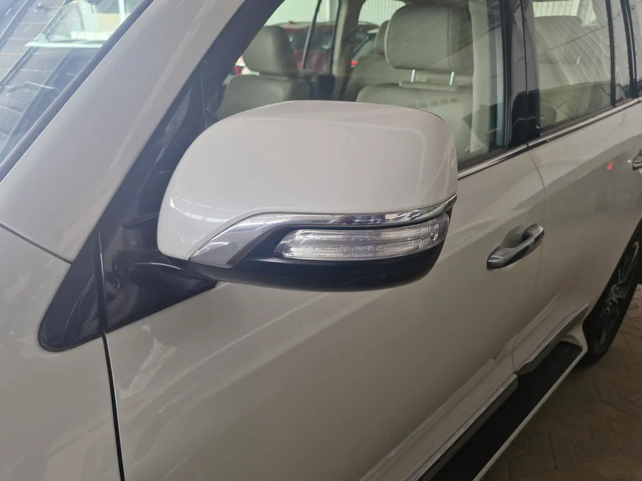 تويوتا لاندكروزر Grand Touring 2021 
