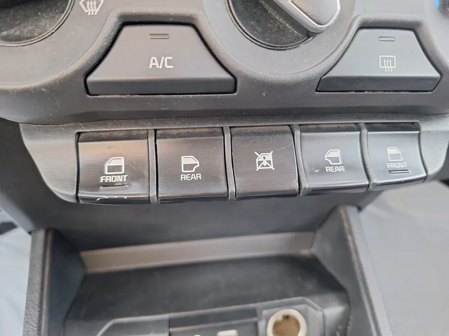 2022 Kia Pegas GL 