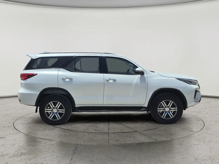 2023 Toyota Fortuner VX 