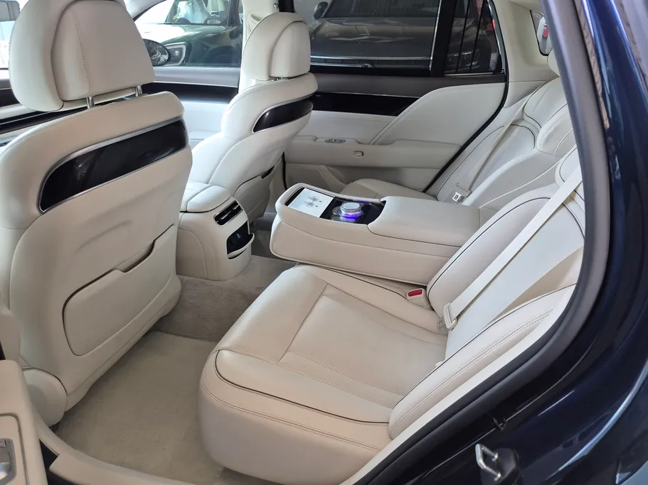 2025 Genesis G90 Prestige 