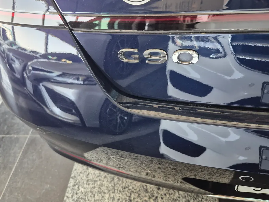 2025 Genesis G90 Prestige 