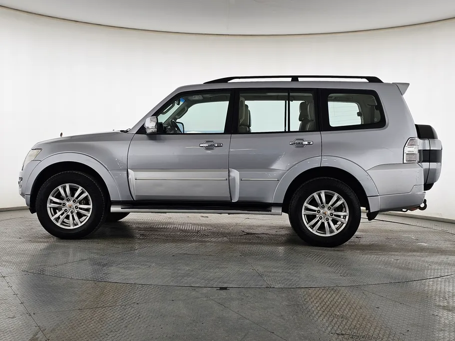 2017 Mitsubishi Pajero GLS 4Doors 