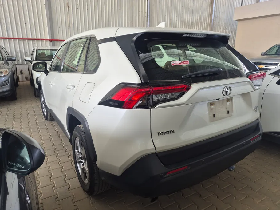 2022 Toyota RAV4 LE 