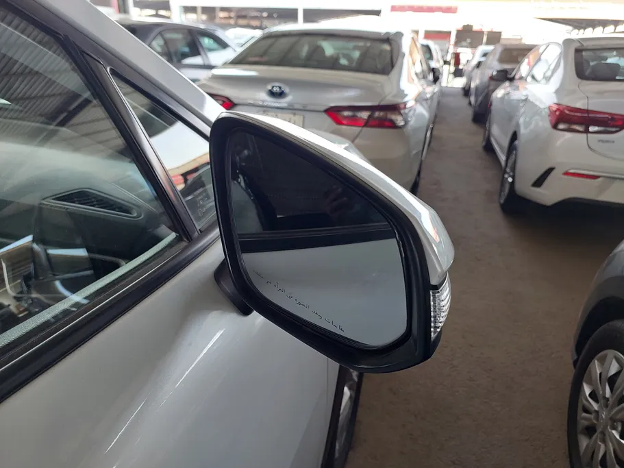 2023 Toyota Corolla Cross XLE HEV 