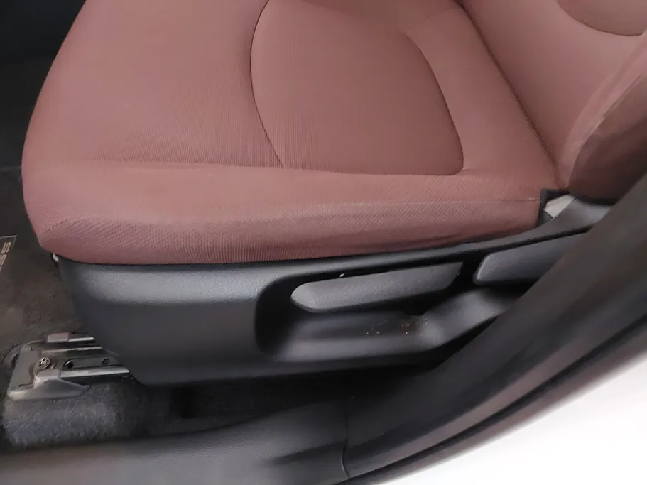 2023 Toyota Corolla Cross XLE HEV 