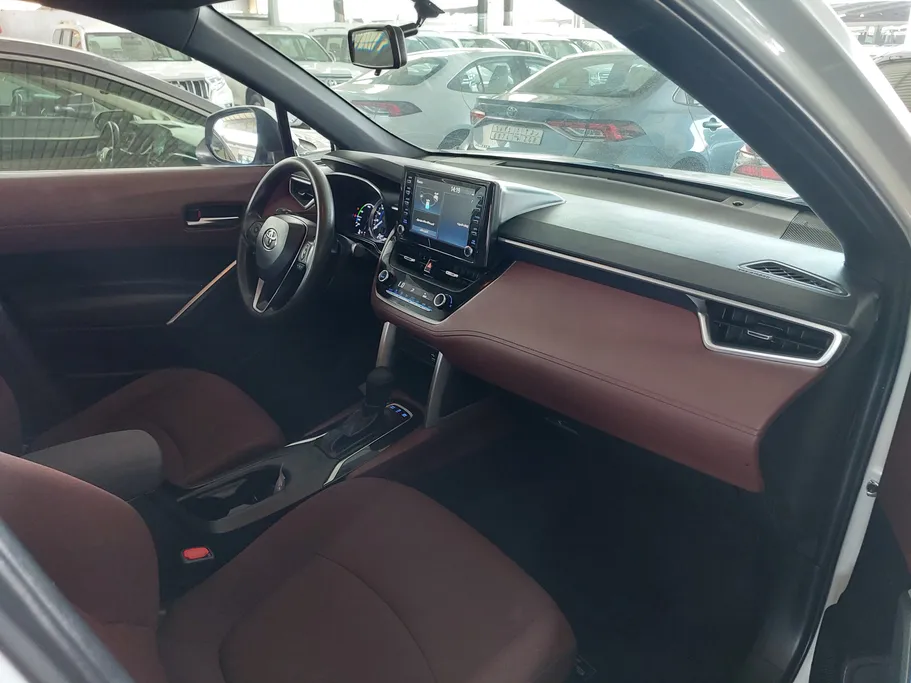 2023 Toyota Corolla Cross XLE HEV 