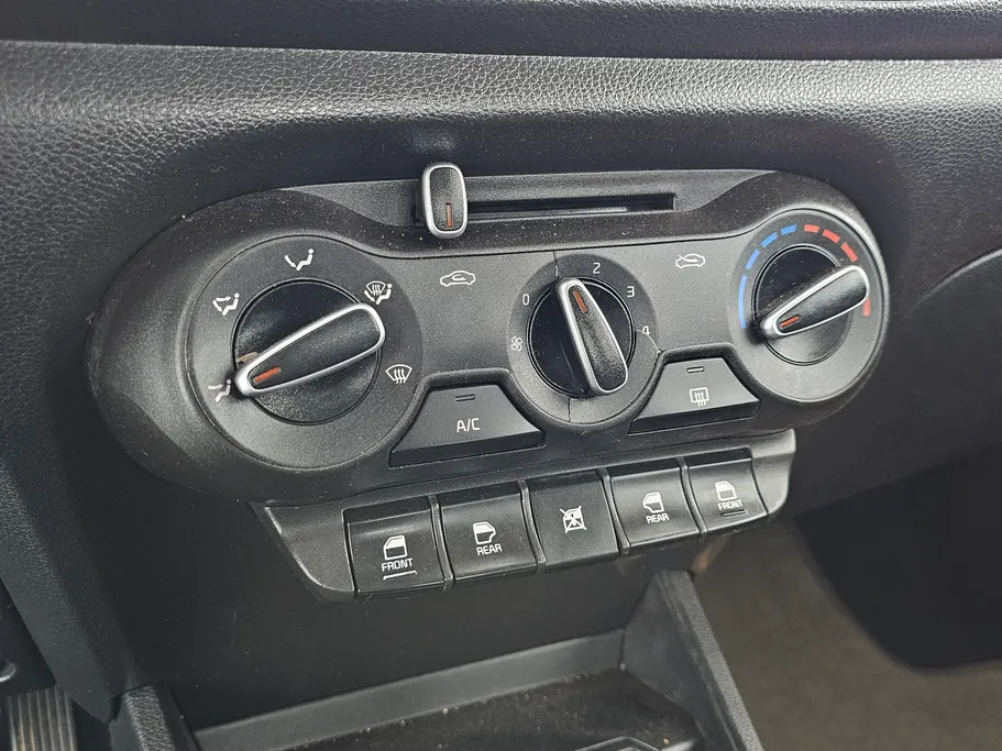 2023 Kia Pegas LX 