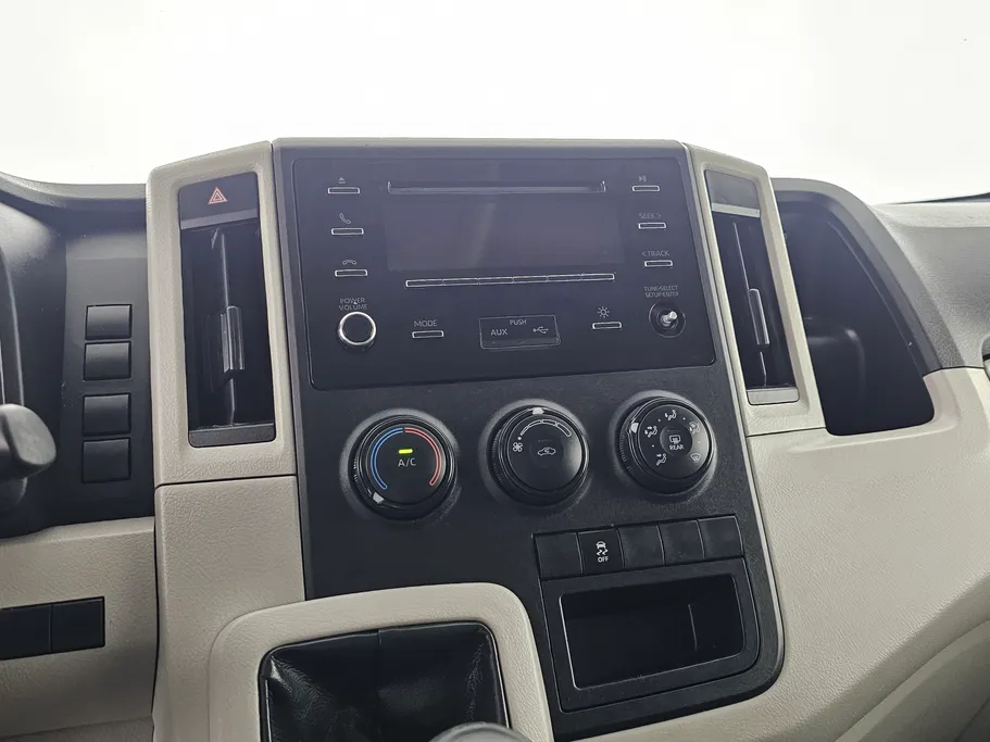 2023 Toyota Haice فان بضاعه 