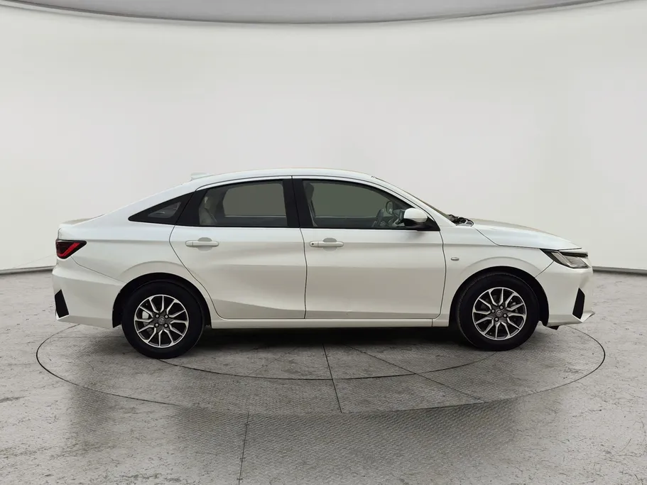 2024 Toyota Yaris  Y 
